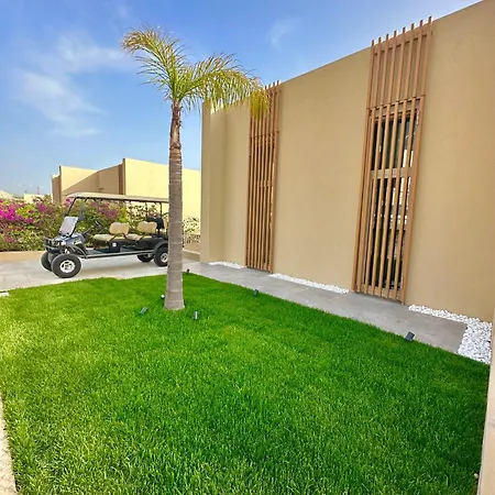 Queen's Luxury 111/a Villa *