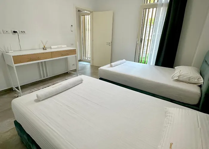 Queen's Luxury 111/a فيلة