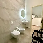 Queen's Luxury 111/a