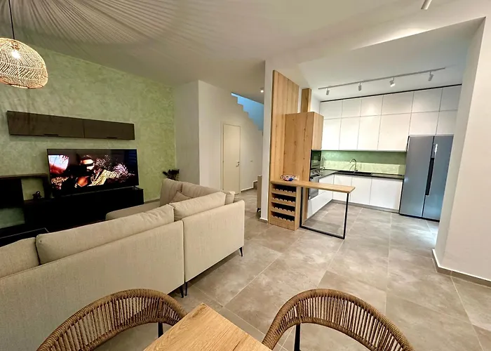 Queen's Luxury 111/a Dhërmi